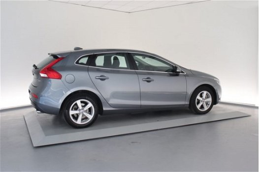 Volvo V40 - D4 Momentum Business Pack Connect - 1
