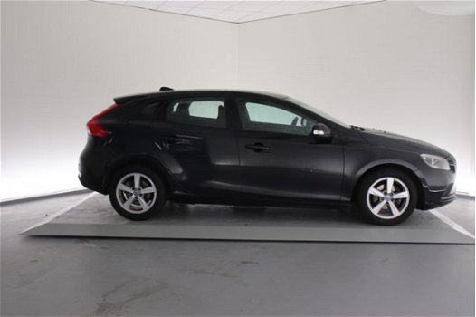 Volvo V40 - D2 Kinetic Business Pack Connect - 1