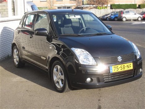 Suzuki Swift - 1.5 Exclusive - 1