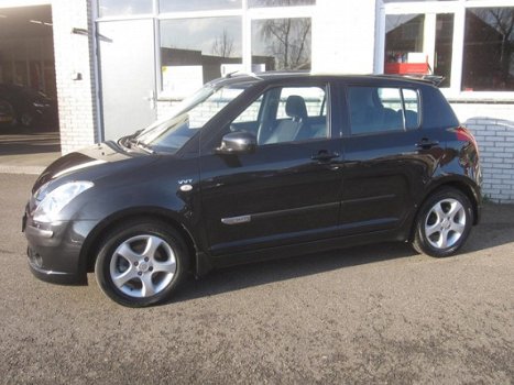 Suzuki Swift - 1.5 Exclusive - 1