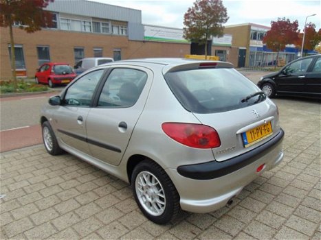 Peugeot 206 - 1.1 X-DESIGN 5D - 1