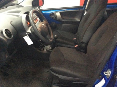 Toyota Aygo - 1.0 VVT-i 5D Now Airco - 1