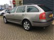 Skoda Octavia Combi - 1.6 FSI Tour AIRCO , CRUISE CONTROL Mooi exemplaar met dealerhistorie. PARKSEN - 1 - Thumbnail