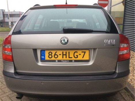 Skoda Octavia Combi - 1.6 FSI Tour AIRCO , CRUISE CONTROL Mooi exemplaar met dealerhistorie. PARKSEN - 1