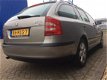 Skoda Octavia Combi - 1.6 FSI Tour AIRCO , CRUISE CONTROL Mooi exemplaar met dealerhistorie. PARKSEN - 1 - Thumbnail