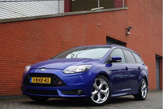 Ford Focus Wagon - ST 2.0 ECOBOOST 250PK WAGON - 1