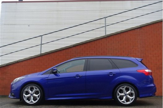 Ford Focus Wagon - ST 2.0 ECOBOOST 250PK WAGON - 1