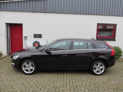 Volvo V60 - 2.0 T3 152pk Momentum/ Origineel NL/ 1 Eigenaar/ NAP - 1