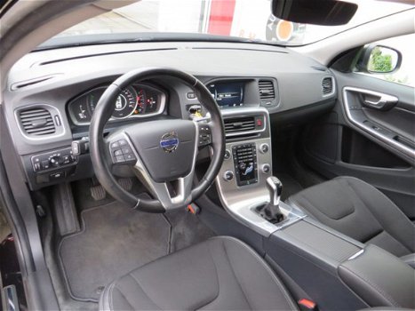 Volvo V60 - 2.0 T3 152pk Momentum/ Origineel NL/ 1 Eigenaar/ NAP - 1