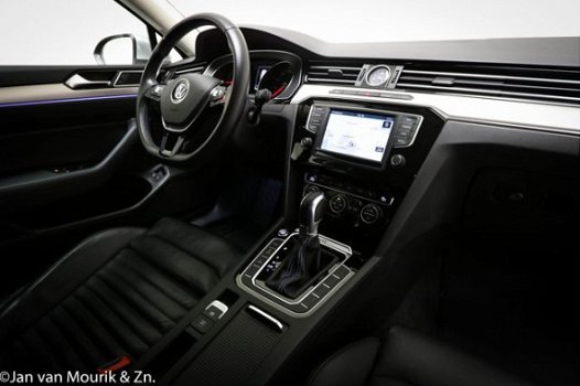 Volkswagen Passat Variant - 1.4 TSI GTE Highline // EX BTW | LEDER | CRUISE | NAVI | TREKHAAK AFN - 1