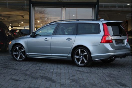 Volvo V70 - 1.6 T4F R-Design Leder | Stoelverwarming | Voor + Achter | Xenon | Trekhaak | 18 Inch | - 1