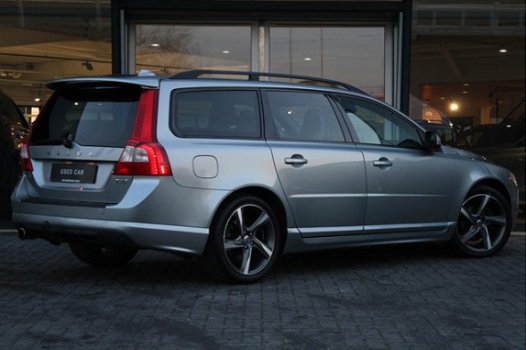 Volvo V70 - 1.6 T4F R-Design Leder | Stoelverwarming | Voor + Achter | Xenon | Trekhaak | 18 Inch | - 1