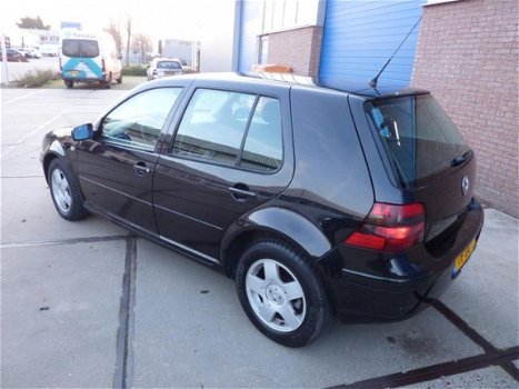 Volkswagen Golf - 2.3 V5 Highline Airco / Centr. vergrendeling - 1