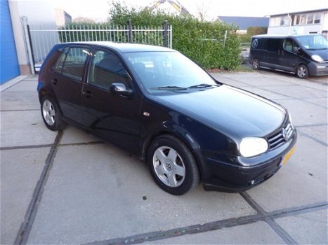 Volkswagen Golf - 2.3 V5 Highline Airco / Centr. vergrendeling - 1