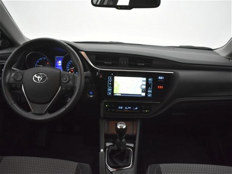 Toyota Auris - 1.2T Dynamic | Navigatie | Keyless | Licht + Regen sensor | - 1