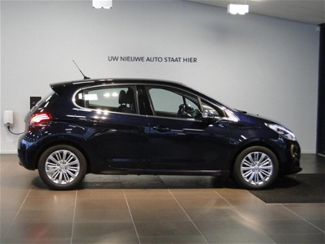 Peugeot 208 - Blue Lease Allure 1.2 82pk Navigatie PDC Climate controle - 1