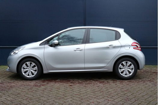 Peugeot 208 - 1.2 82 pk Envy / Navigatie / Parkeerhulp / Climate Control - 1