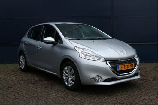 Peugeot 208 - 1.2 82 pk Envy / Navigatie / Parkeerhulp / Climate Control - 1