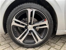 Peugeot 208 - 1.2 PureTech GT-line Navigatie, Cruise control