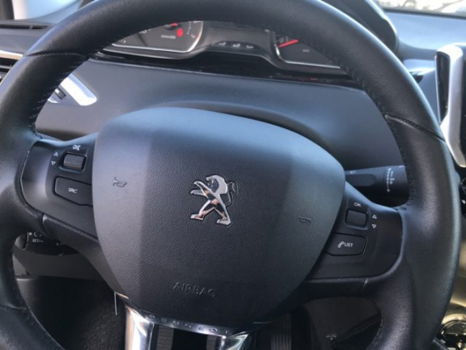 Peugeot 208 - 1.2 VTi Style 82 pk | Airco | Cruise control | Bluetooth | Privacy glass | Lichtmetale - 1