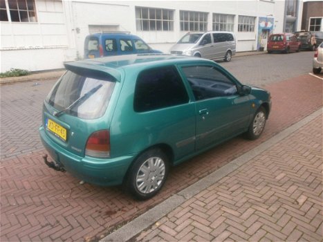 Toyota Starlet - 1.3-16V Blue - 1