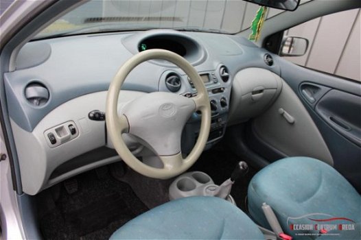 Toyota Yaris - 1.0 16v VVT-i Linea Terra NWE APK - 1