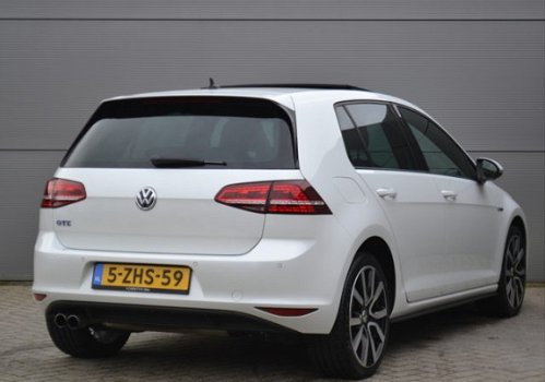 Volkswagen Golf - 1.4 TSI GTE 204 PK, (PRIJS = EXCL. BTW) Camera, Navi, Key-less, Pano-dak, 18 inch - 1