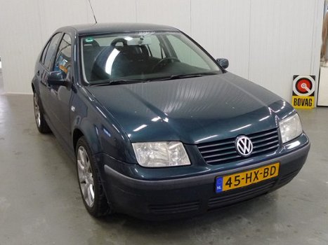 Volkswagen Bora - 2.0 Comfortline - 1