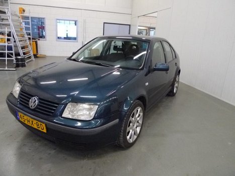 Volkswagen Bora - 2.0 Comfortline - 1