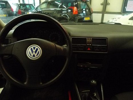 Volkswagen Bora - 2.0 Comfortline - 1