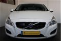 Volvo V60 - 2.0 D3 Summum LEDER NAVIGATIE CRUISE CONTROL GLAZEN SCHUIF/KANTEL DAK PDC TEL ZEER MOOI - 1 - Thumbnail