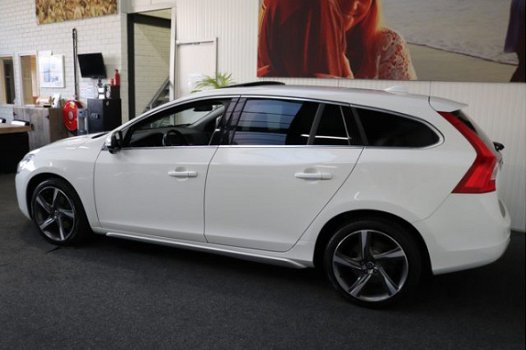 Volvo V60 - 2.0 D3 Summum LEDER NAVIGATIE CRUISE CONTROL GLAZEN SCHUIF/KANTEL DAK PDC TEL ZEER MOOI - 1