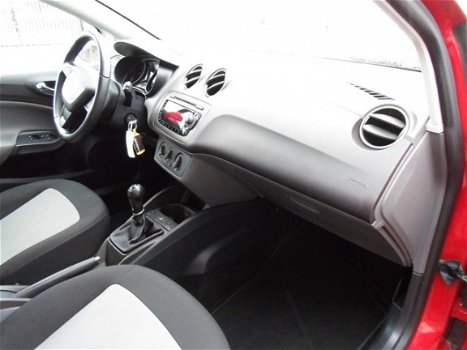 Seat Ibiza - 1.2 TSI Style 4 cilinder nieuwstaat facelift modelprachtige auto - 1