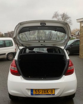 Hyundai i20 - 1.2i DynamicVersion Bj 2009 5 Deurs koopje - 1