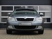 Skoda Octavia Combi - 1.4 TSI Greentech Elegance Business Line Navi/Xenon/Dealearonderhouden - 1 - Thumbnail