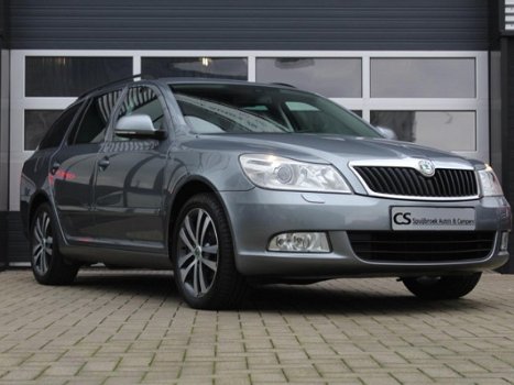 Skoda Octavia Combi - 1.4 TSI Greentech Elegance Business Line Navi/Xenon/Dealearonderhouden - 1