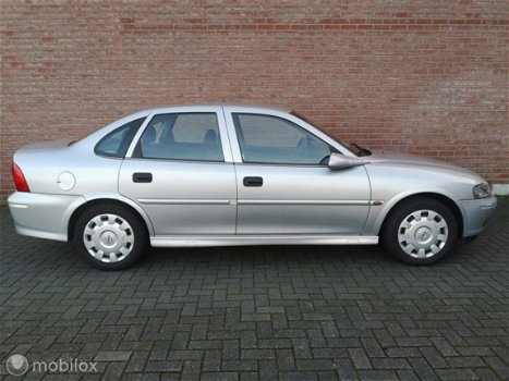 Opel Vectra - 1.8-16V CDX - 1