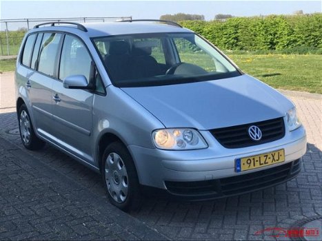 Volkswagen Touran - 1.6 16V FSI Trendline - 1