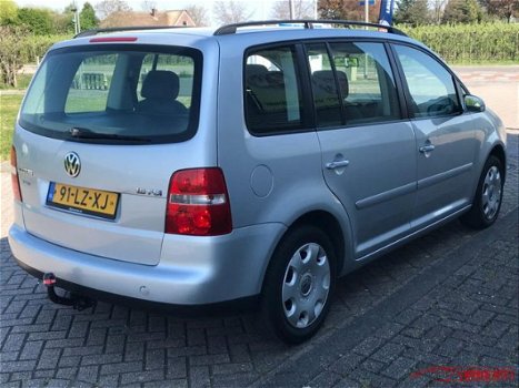 Volkswagen Touran - 1.6 16V FSI Trendline - 1