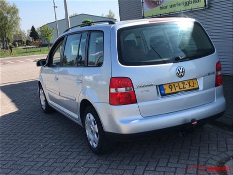 Volkswagen Touran - 1.6 16V FSI Trendline - 1