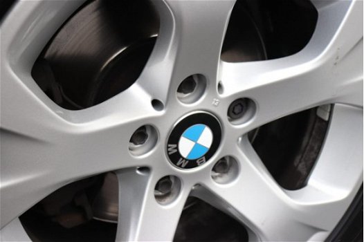BMW X1 - sDrive20i Chrome Line | 184 PK | AUTOMAAT | NAVI | CRUISE | CLIMATE | LMV | XENON | DEALER - 1