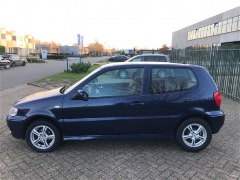 Volkswagen Polo - 1.4-16V Trendline - 1