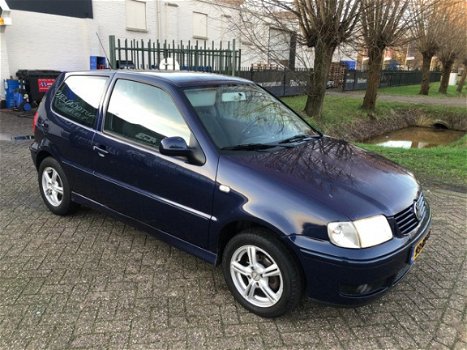 Volkswagen Polo - 1.4-16V Trendline - 1