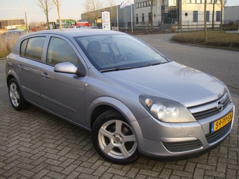 Opel Astra - 1.6 Enjoy 5 Deurs Airco Cruise control Lm Velgen - 1