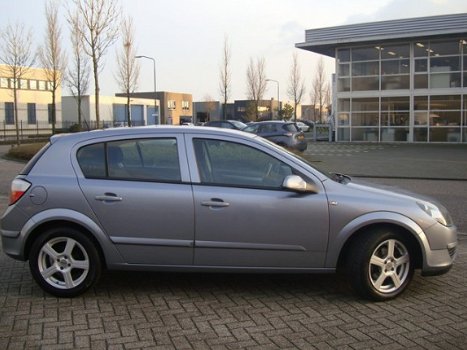 Opel Astra - 1.6 Enjoy 5 Deurs Airco Cruise control Lm Velgen - 1