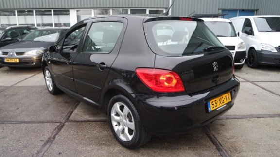 Peugeot 307 - 2.0-16V Premium 104000 km airco-pdc in nieuw staat - 1