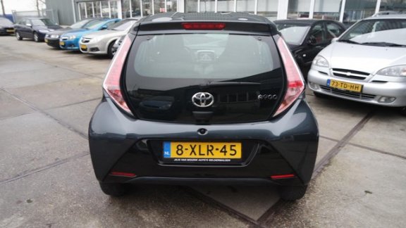 Toyota Aygo - 1.0 VVT-i x-play achteruitrij camera airco led nederlandse auto - 1