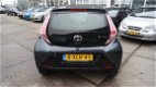 Toyota Aygo - 1.0 VVT-i x-play achteruitrij camera airco led nederlandse auto - 1 - Thumbnail