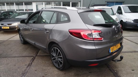 Renault Mégane Estate - 1.5 dCi Bose navigatie-leder-led-nieuwstaat dealer onderhouden - 1