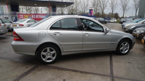 Mercedes-Benz C-klasse - 180 K. Elegance navigatie-airco-super staat geen roest - 1